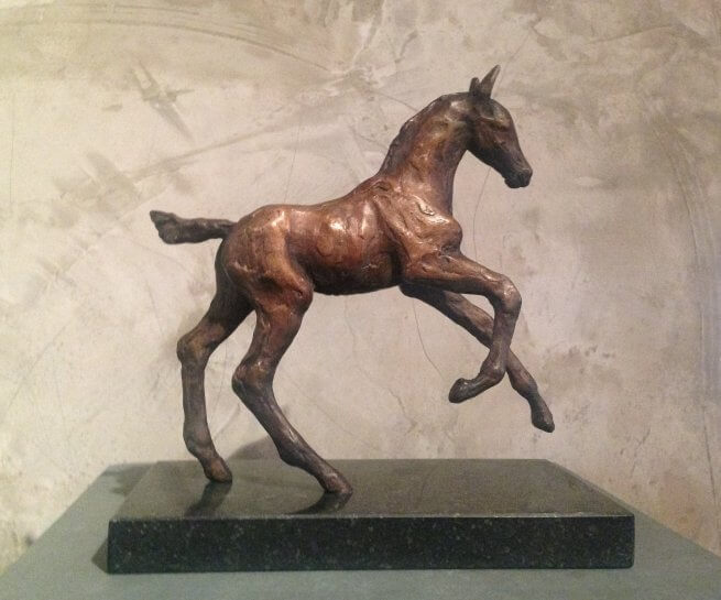 Fohlenskulptur aus Bronze