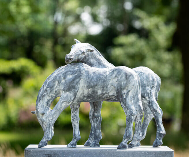 Sculpture de cheval en bronze intérieur