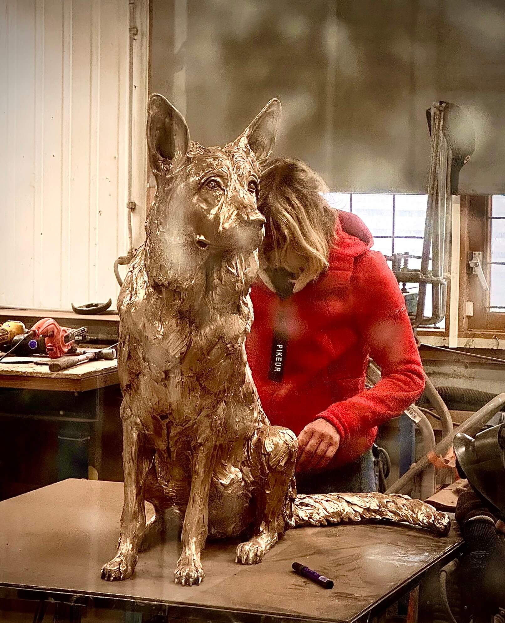 Kunst hond beeld kunstenaar Brigitte Boss Over bronzen beelden maken