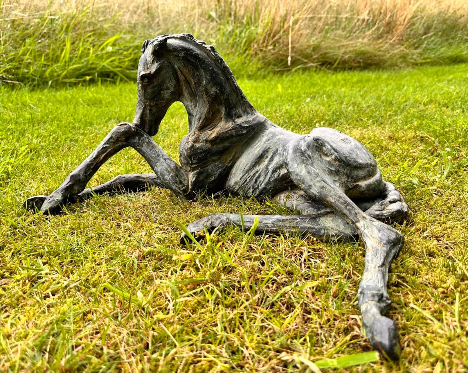foal sculpture bronze BèBe lying