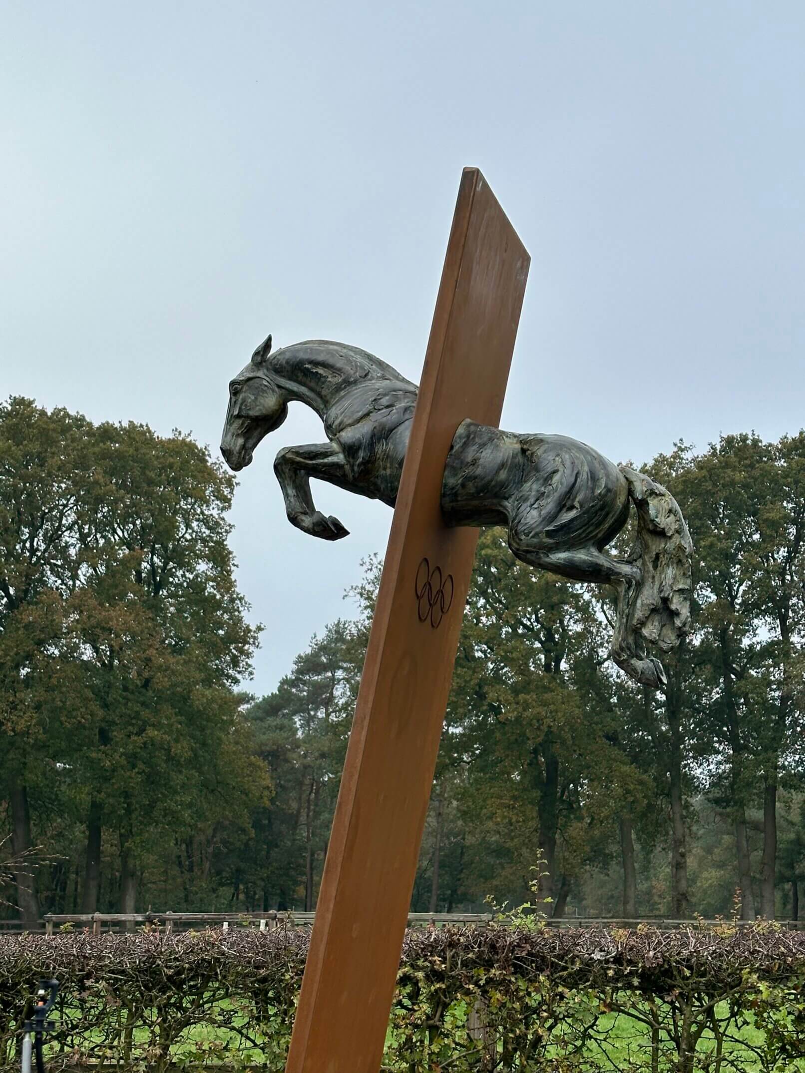 Memorial horse statue in bronze Opium