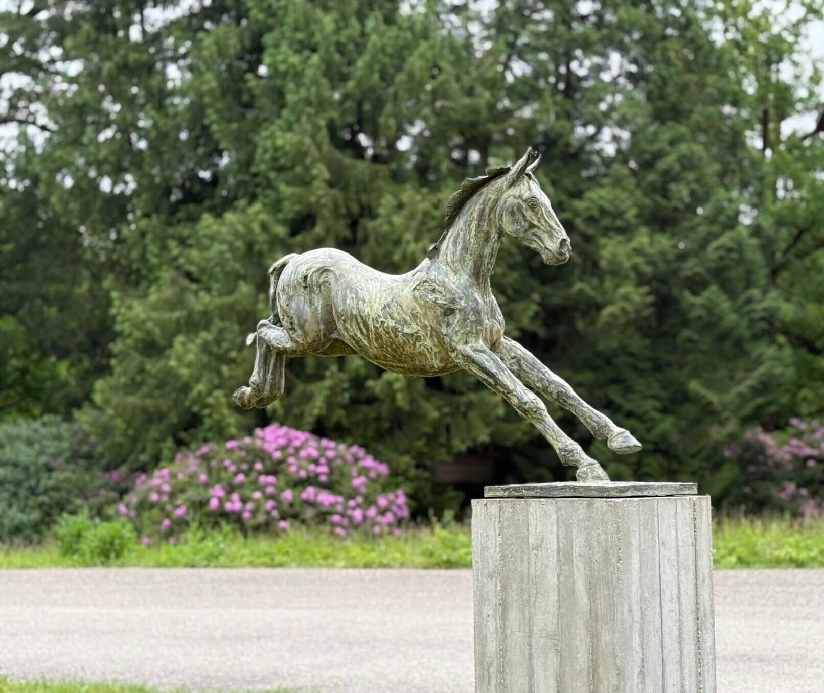 Horse statue eventing horse