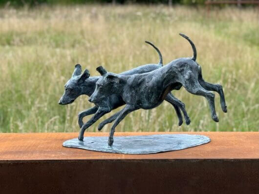 Sculpture de chien Braque de Weimar en bronze Sculpture de chien Braque de Weimar en bronze